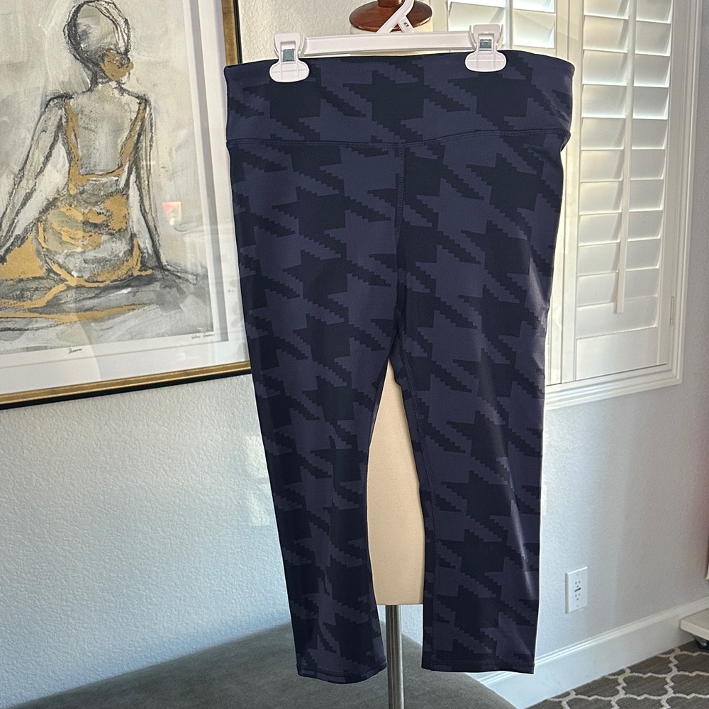 ALO Yoga Dark Navy Blue Capris Leggings